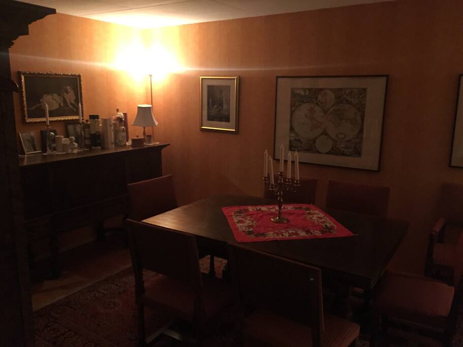Matsal där upp till 10 pers kan äta samtidigt