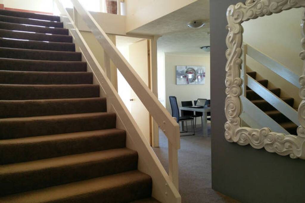2 floors, 3 bedrooms and spacious