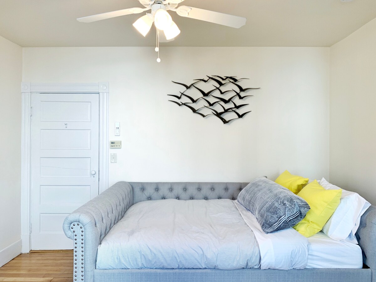 Fourth Bedroom, Large and Bright.
Queen-Size Super Comfortable Bed.
Coffee Table included.
Private Mounted-AC included.