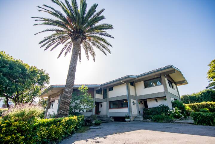 Azkorri Beach. 9 Rooms. Best beaches. 25′ Bilbao gallery image 4