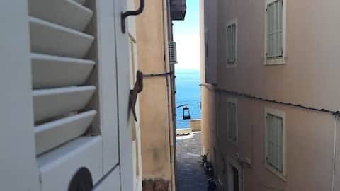 Annonce Airbnb populaire: Small Classified Apartment * in the Heart of Haute-Ville à Bonifacio