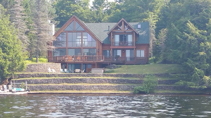 Adirondack Log Lakehouse