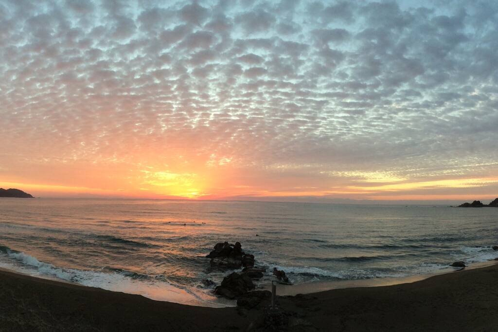 Ikumi surfing beach