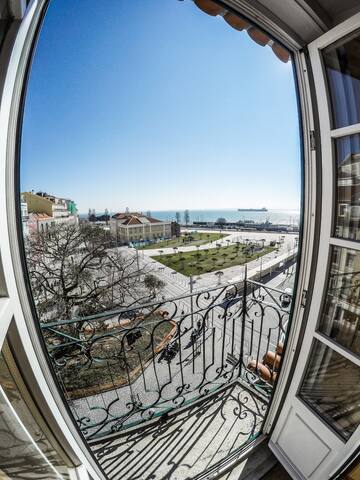 DOWNTOWN SEAVIEW APARTMENT gallery image 2