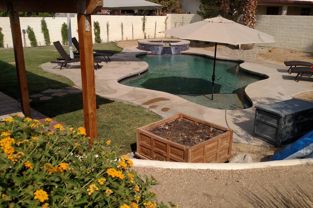 A shelf in the shallow end of the pool where guests can set up chaises in the water!