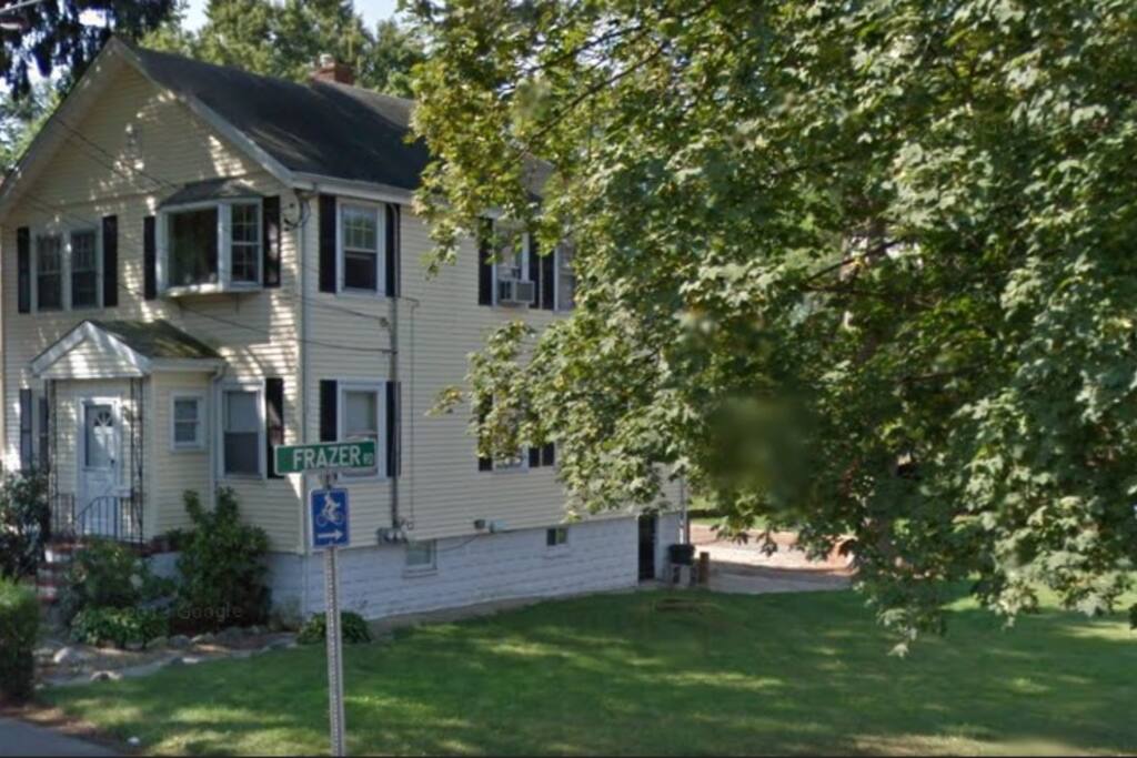 back right corner shows half height entrance/exit