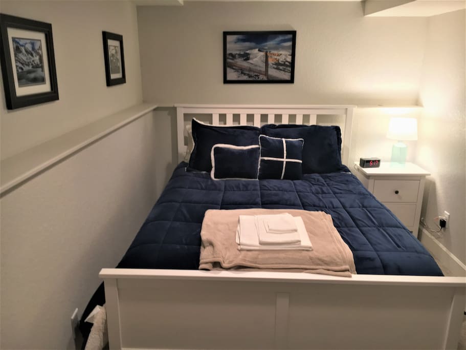 Front Bedroom - Queen Bed