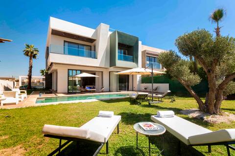 Beautiful golf villa. Heated pool!