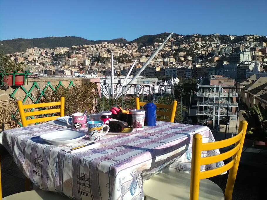 Il terrazzo dove poter mangiare o rilassarsi un poco
The terrace where you can eat or just relax a little bit