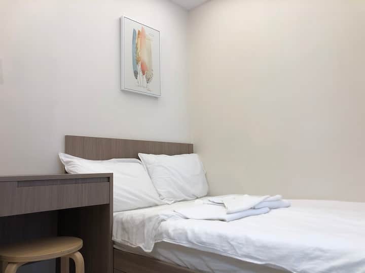 銅鑼灣傳統豪宅區連小陽臺 Causeway Bay Studio W/balcony For 2 - Hong Kong