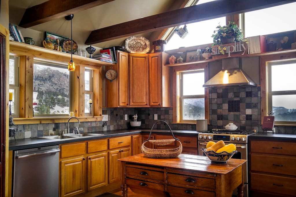 Main Level: Enjoy the views as you prepare your breakfast in a gourmet kitchen before you head off on your morning hike!