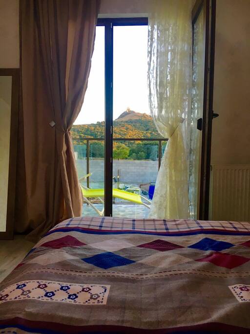 Vista da letto matrimoniale
