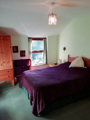 Quiet, comfortable and characterful.
