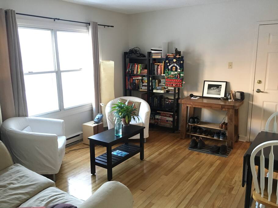 Bright & spacious living room