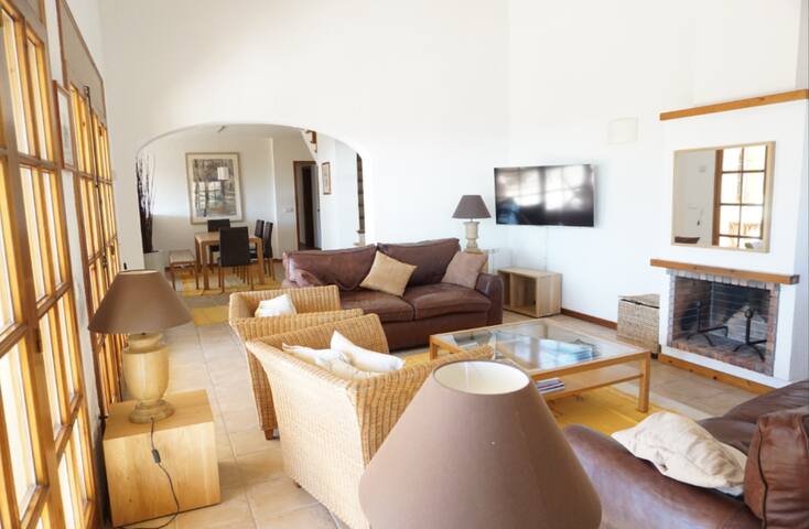 Amazing sea view property with pool gallery image 2