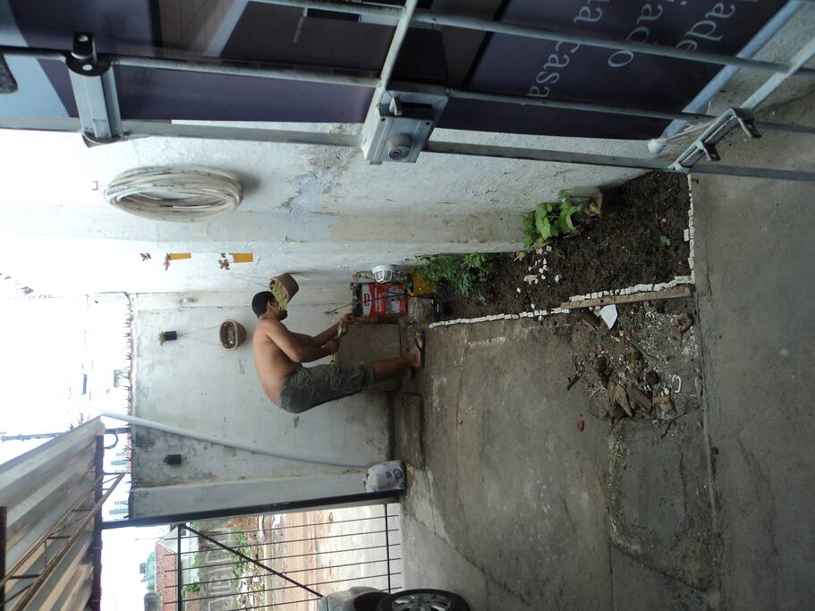 Acesso à garagem. Já fizemos churrascos aqui.