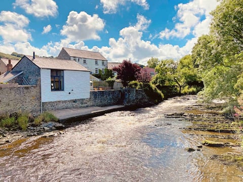 The River Perch,  riverside cottage in Aberaeron