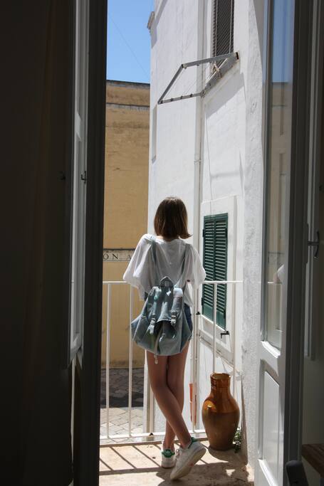 Bambina alla finestra...