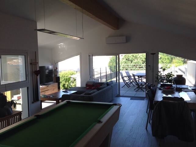 Maison contemporaine avec piscine gallery image 2