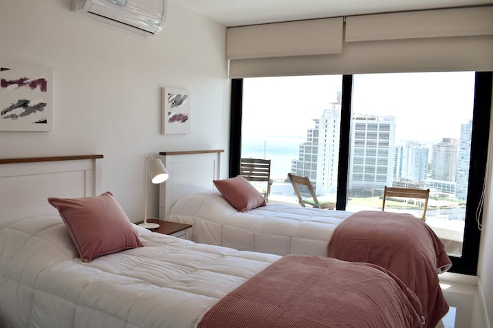 Dormitorio con camas individuales 
Bedroom with single beds