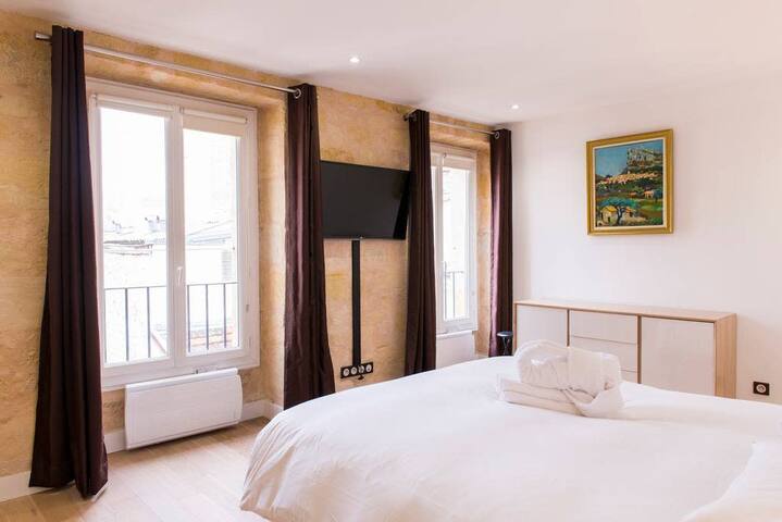 THE place to stay – 2 Bedrooms – Grand Théâtre gallery image 4