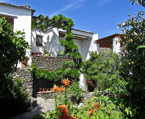 A peaceful haven in the Alpujarra, stunning views