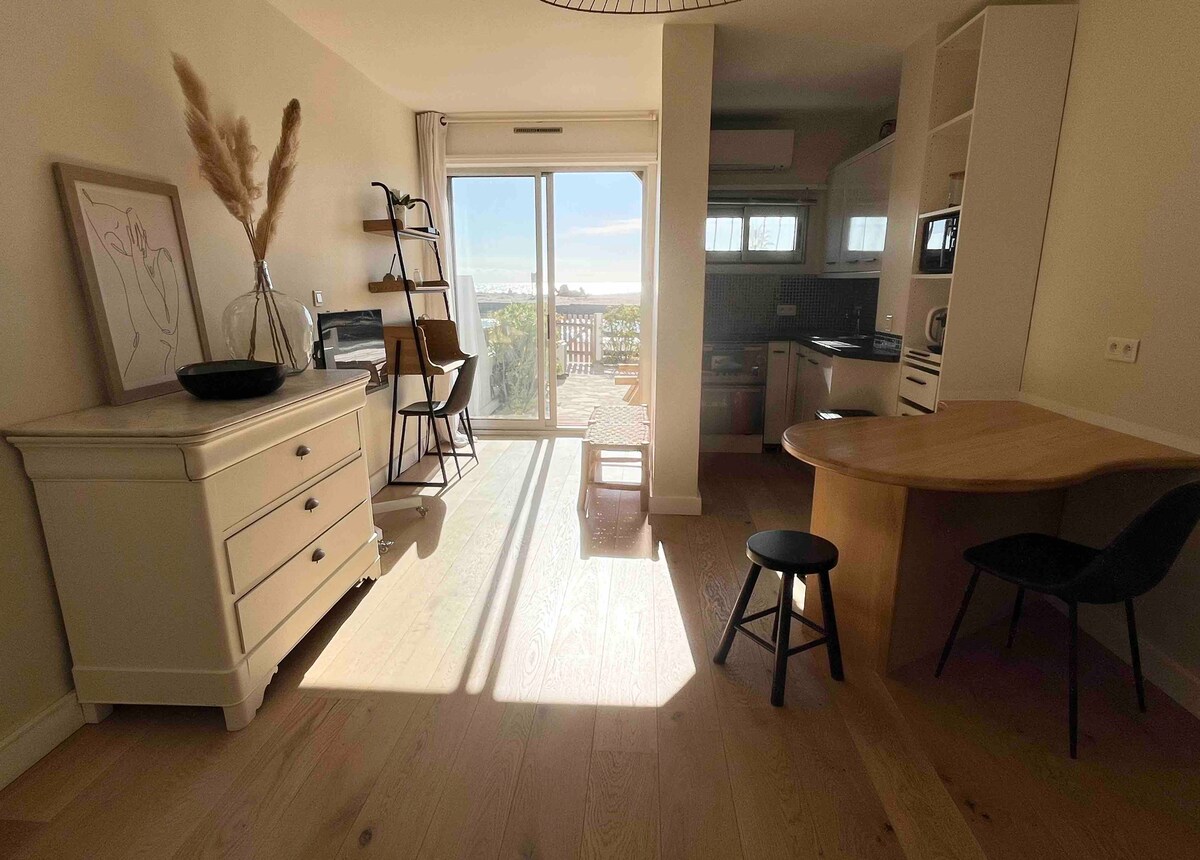 Vista al mar desde el sofá 