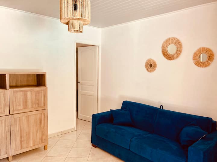 Le studio et son canapé lit confortable, aux côtés de l’espace piscine, vous est réservé.