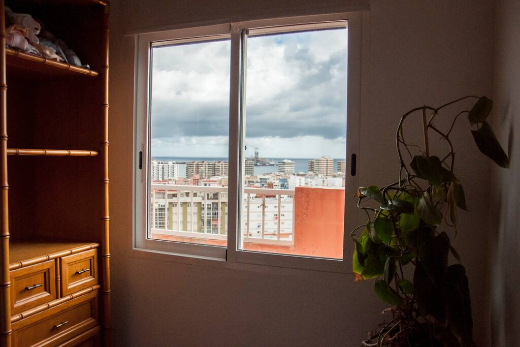 Habitación individual con vistas al mar.
