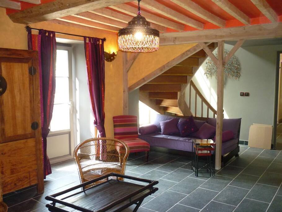 Salon avec cheminée-insert, petit bureau