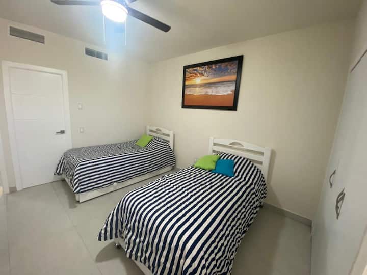 Във втората спалня има izzi, интернет и Netflix 