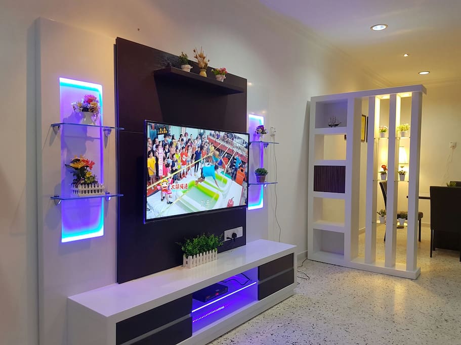 Spacious Living Hall equipped with 50 inches Flat TV, Astro and DVD player as well as others games ( 3 players Mahjong, chess and Chinese chess)