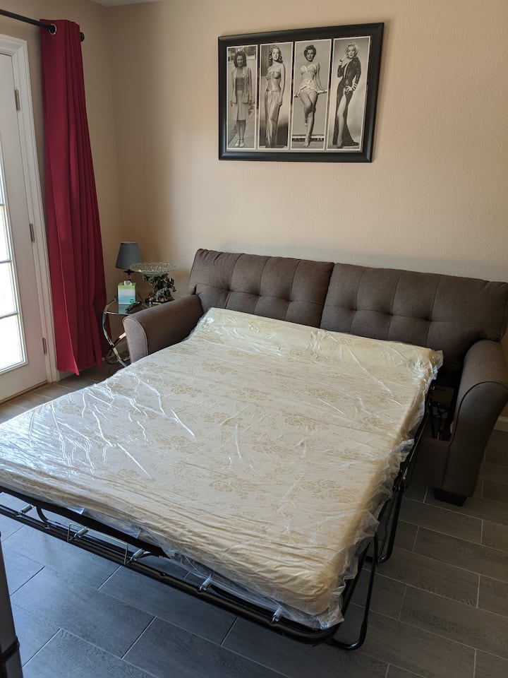 Entire Guest-home 1 Bedroom & Bath & Kitchenette - Palmdale, CA