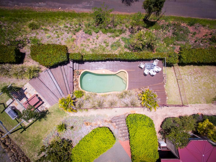 BIMBADEEN ESTATE, Villa 3 High on the hill Apartments for Rent in