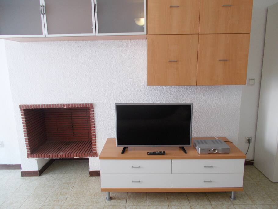 Salón-comedor (TV y receptor de parabólica)