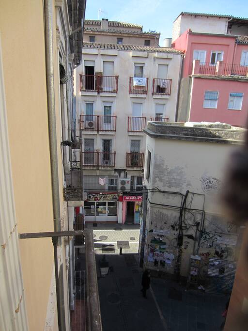 View from the room, the pedestrian street that passes just in front.