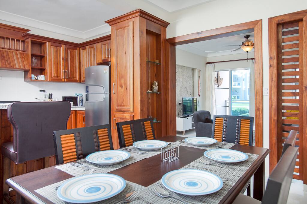Great open design floor plan. Easily accommodate up to 6 guests.