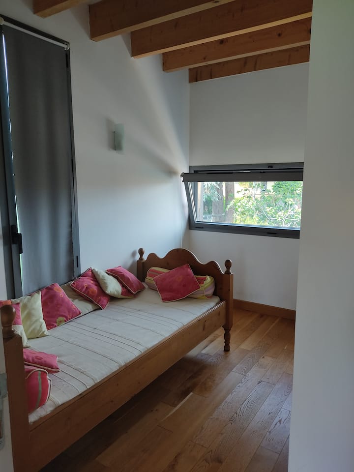 غرفة نوم ثانية بسرير واحد في 190 × 90