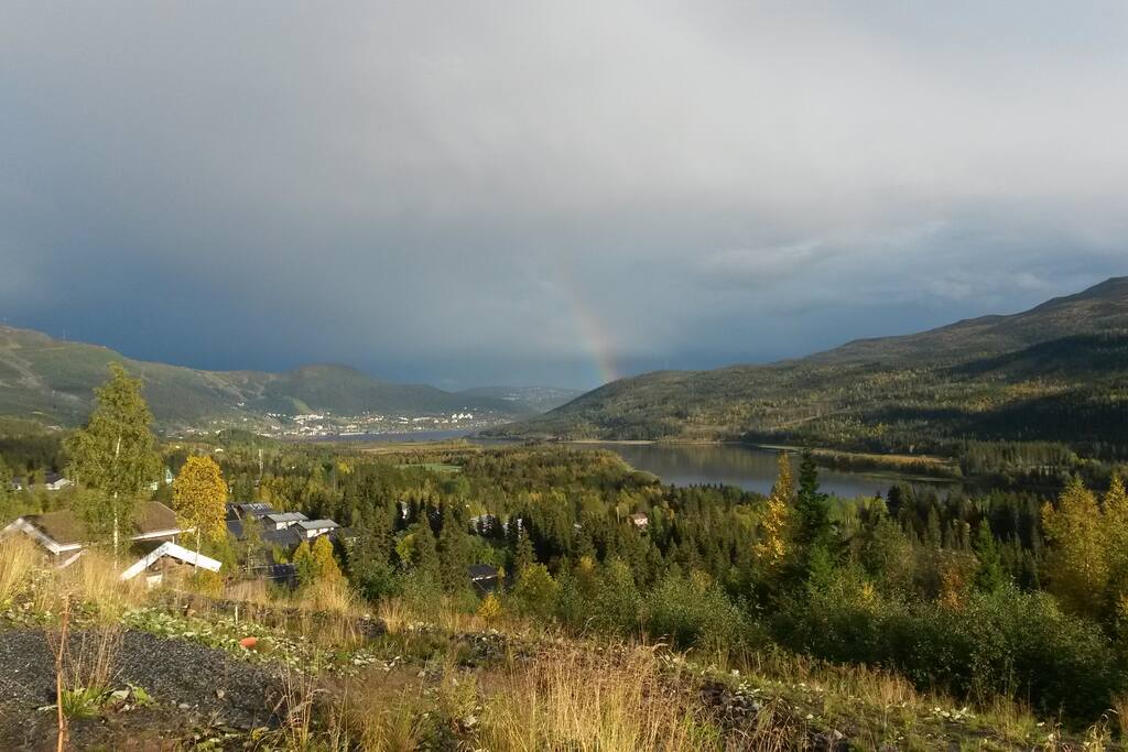 Fantastisk utsikt från altanen mot Åredalen