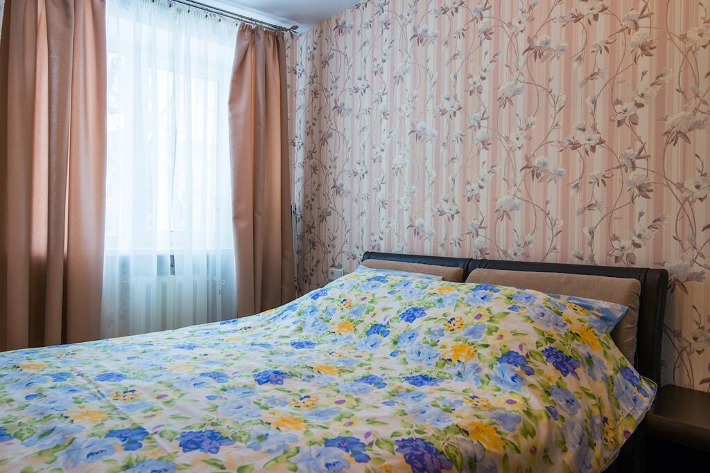 Удобная двуспальная кровать