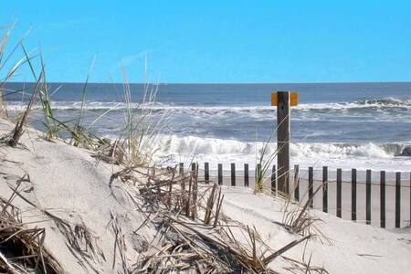 Beachside Condo in Ocean City, Maryland