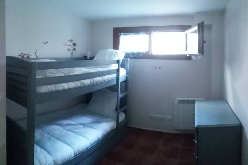 Deuxième chambre avec 3 couchages