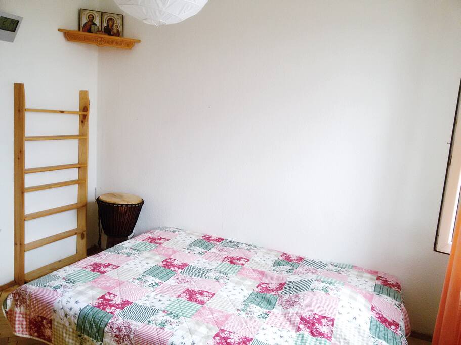 Schlafzimmer / Bedroom