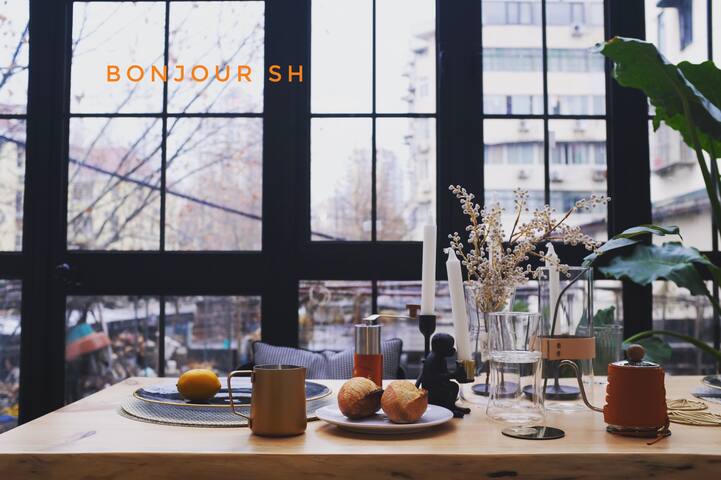 早安,上海!衡复文化区，地铁10.11号交通大学站直达虹桥站，迪士尼，新天地，南京东路,城隍庙 !