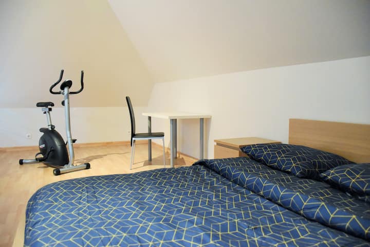 ميزانين بسرير مزدوج