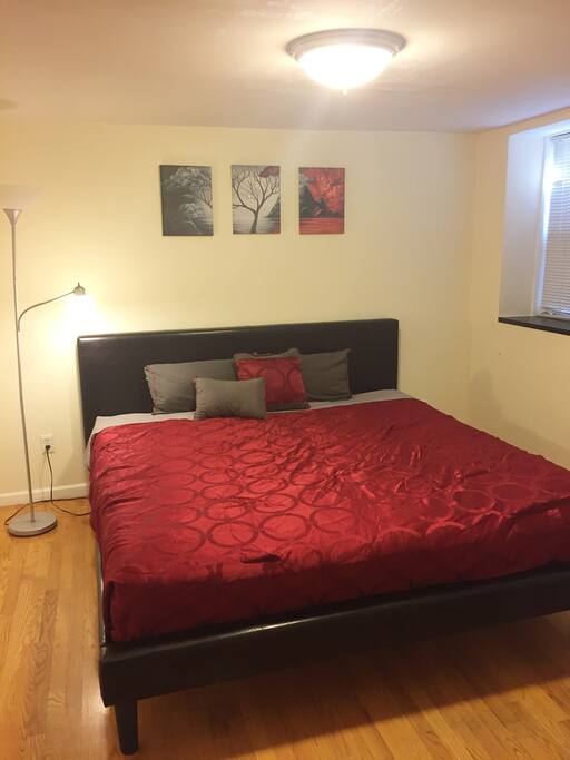 Guest room.
Brand new king size bed with freshest linens and towels.