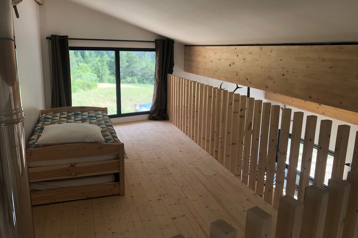 medziposchodie s rozkladacími posteľami