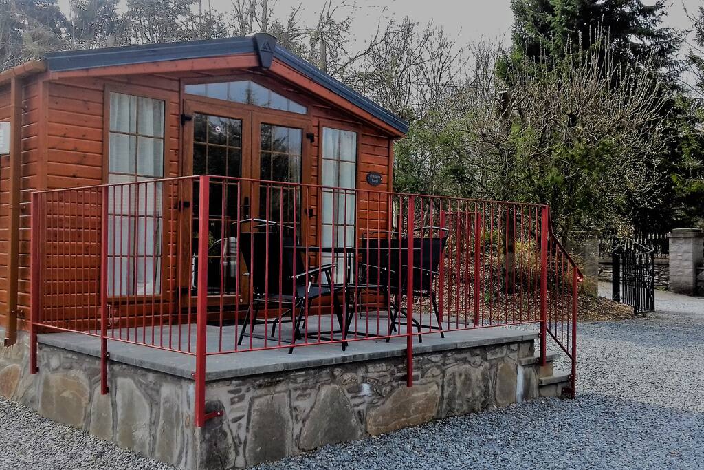 Front view of Lodge