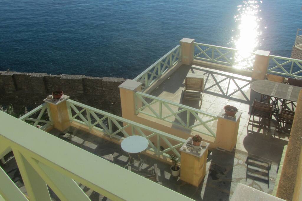 View from the terrace / Vue de la terrasse / Η θέα από την βεράντα