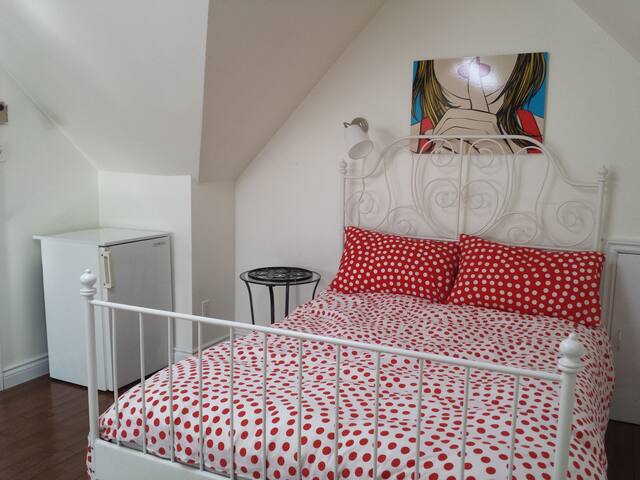 Convenient Location!!! E2